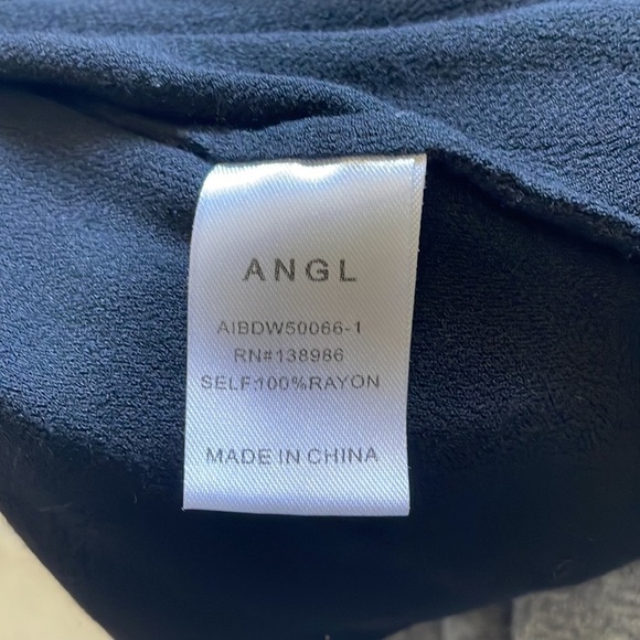 ANGL Women’s Black Tunic Top with Long Sleeves and V Neck - Size Small - Picture 4 of 4